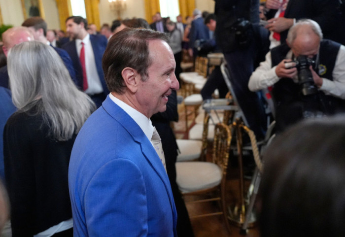 Misioni "të bëjë miq", çfarë po ndodh me të dërguarin e Trump në Groenlandë?