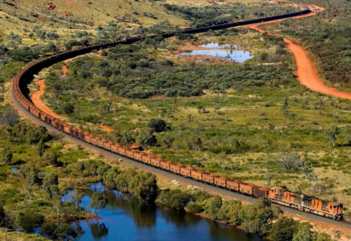 Treni pa drejtues 2.5 kilometra i gjatë që përshkon shkretëtirën australiane