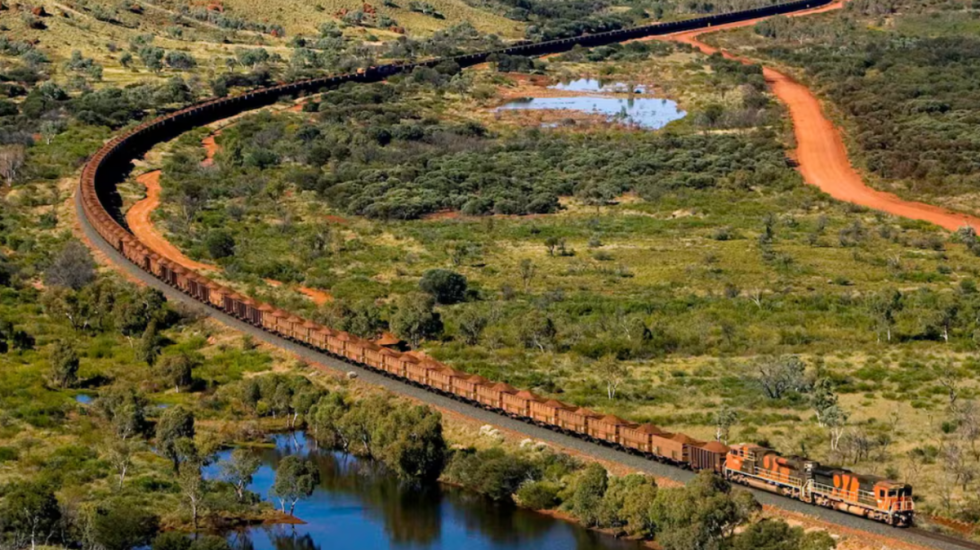 Treni pa drejtues 2.5 kilometra i gjatë që përshkon shkretëtirën australiane