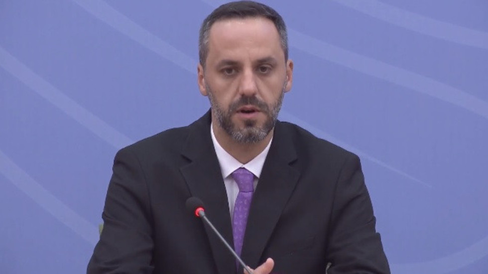 Lamallari në konferencë për mediat: Kush bëhet palë me krimin, do të goditet