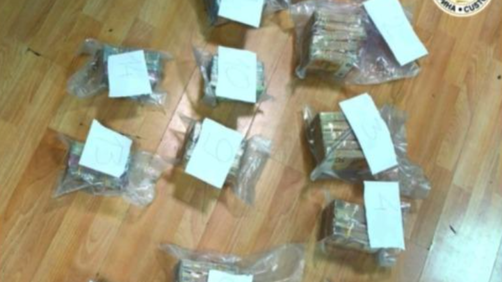 Ishin nisur drejt Tiranës me furgon, kapen në Maqedoni gjysmë milioni euro