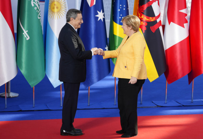 Merkel dhe Draghi, dy emrat që po shqyrton BE për të negociuar me Putin
