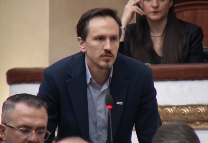 “Shqiptari po mbahet peng nga Izraeli!”, Muçi: Rama të thërrasë ambasadorin, pse po hesht?