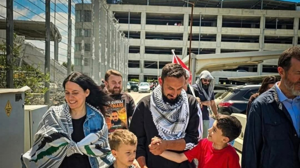 Flotilja “Sumud” e nisur drejt Gazës: Kthehet në Tiranë aktivisti i ndaluar shqiptar, Baki Goxhaj