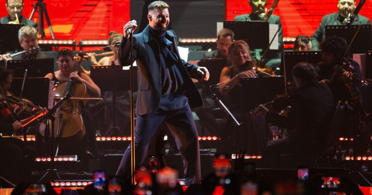 ricky-martin-sulmohet-me-gaz-lotsjelles-gjate-koncertit-ne-malin-e-zi