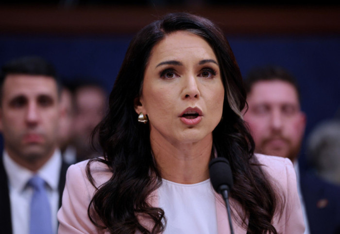 Tulsi Gabbard dorëhiqet si drejtoreshë e inteligjencës kombëtare të SHBA