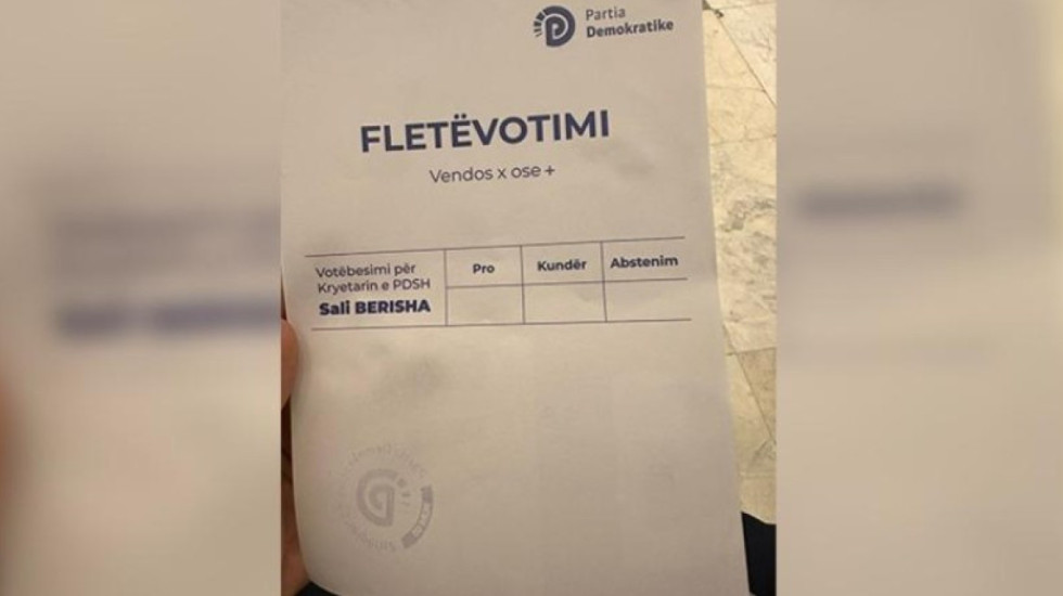 FOTO/ Vetëm emri i Sali Berishës në fletë, Jorida Tabaku batuta në votim: Ishte shkurt, krahasojeni me partinë tjetër