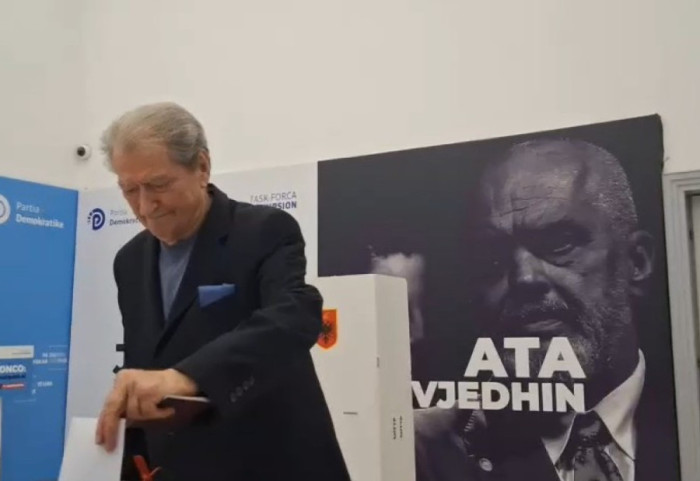 Berisha u rizgjodh në krye të PD, merr urimin nga Internacionalja Demokrate Kristiane