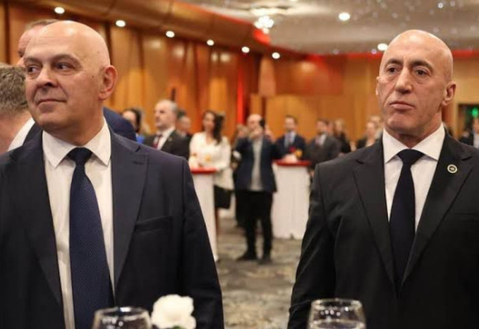 26 vite nga themelimi Ramush Haradinaj ia kalon drejtimin e AAK-së, Ardian Gjinit