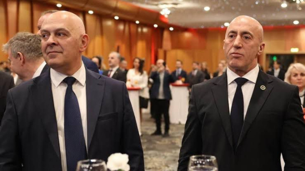 26 vite nga themelimi Ramush Haradinaj ia kalon drejtimin e AAK-së, Ardian Gjinit