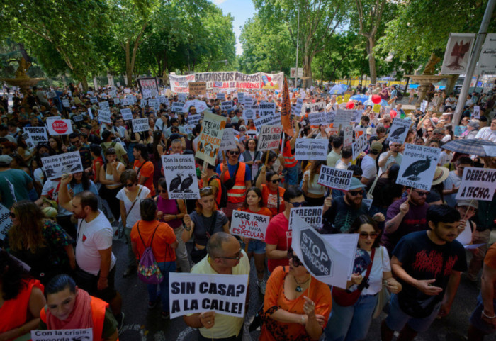 Madridi nga protesta në protestë, mijëra në shesh kundër rritjes së qirasë dhe çmimeve të banesave