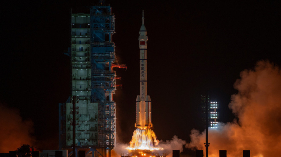 Misioni “pushtimi” i Hënës, Kina dërgon astronaut në hapësirë për një vit