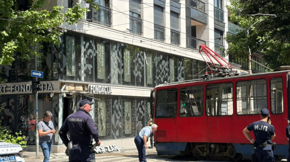 Tramvaji në Beograd del nga shinat dhe përplaset me një ndërtesë, mbi 10 të plagosur