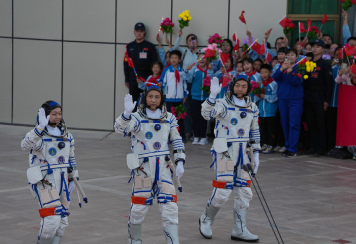 Astronautja e parë e Hong Kongut niset në hapësirë ​​me misionin kinez