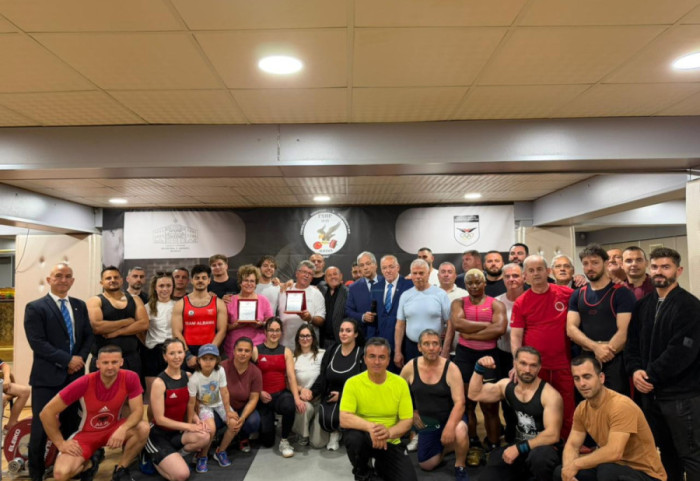Turneu Masters i Peshëngritjes mbledh sportistë nga Shqipëria dhe Europa buzë Adriatikut