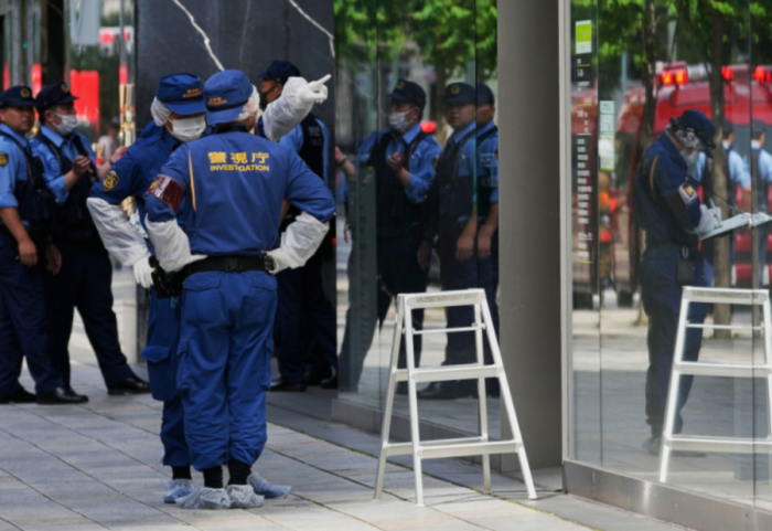 Alarm në Tokio, një person spërkat substancë të panjohur në qendër tregtare, lëndohen 20 persona
