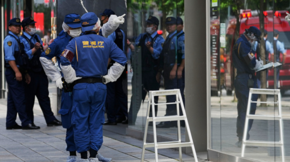 Alarm në Tokio, një person spërkat substancë të panjohur në qendër tregtare, lëndohen 20 persona