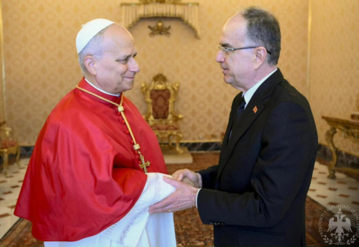 Presidenti Begaj pritet nga Papa Leon XIV: Shqiptarët e kanë ruajtur në shpirt besimin