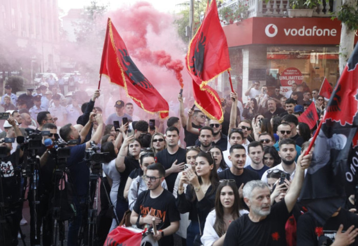 Protesta e studentëve në Tiranë: Provimi i Jurisprudencës në Maqedoninë e Veriut të bëhet në shqip