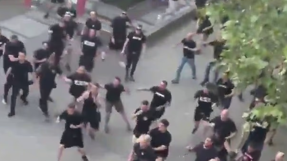 Dhunë para finales së Conference League, policia gjermane “dëbon” 60 ultras anglezëve