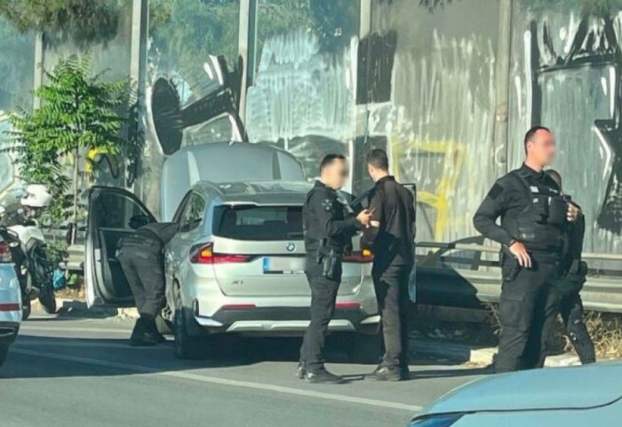Dy shqiptarë tentuan të vjedhin dyqanin e celularëve dhe plagosën pronarin, arrestohen