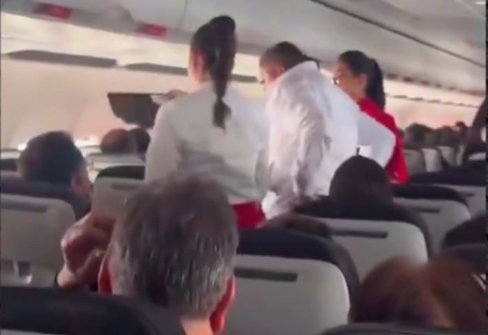 Tmerr në ajër në Kolumbi, pasagjerët qajnë dhe luten pasi avioni dështon në dy ulje