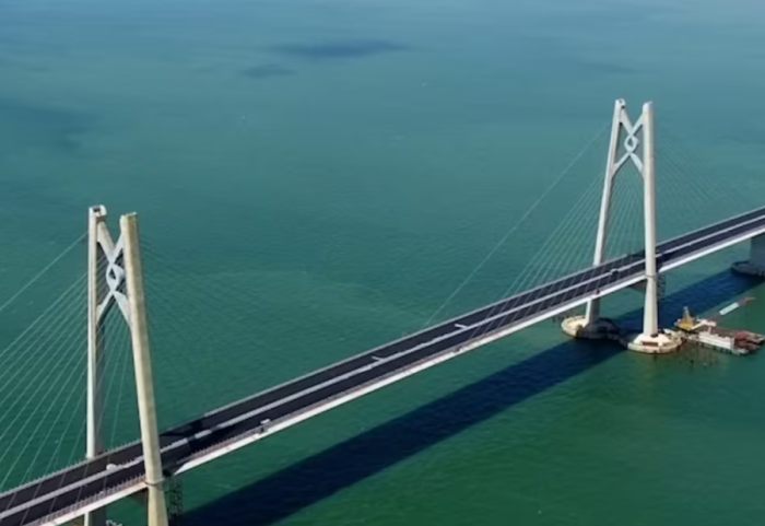 Ura gjigante që “sfidon” oqeanin, mega-projekti 55 kilometra