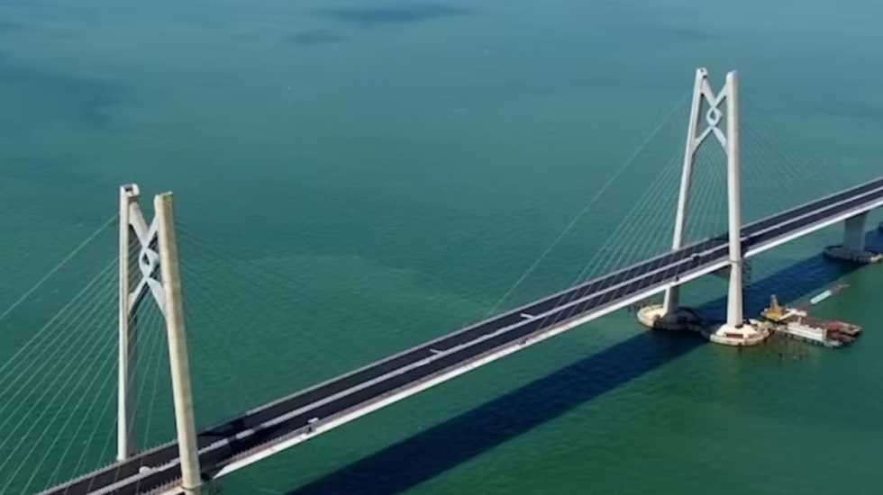 Ura gjigante që “sfidon” oqeanin, mega-projekti 55 kilometra