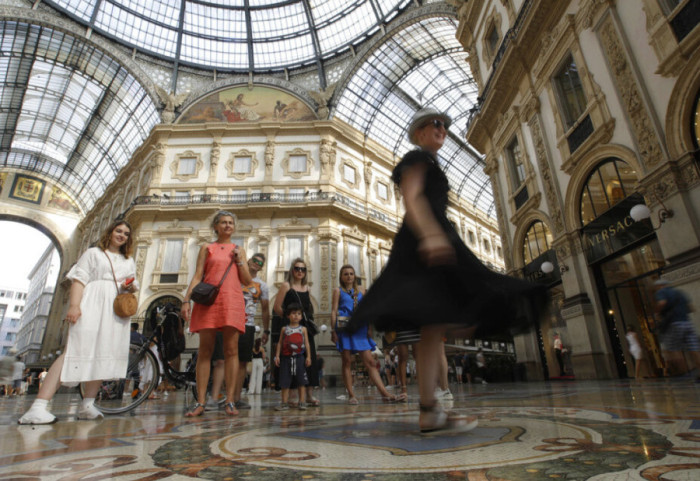 Milano restauron “testikujt” ku rrotullohen turistët për fat