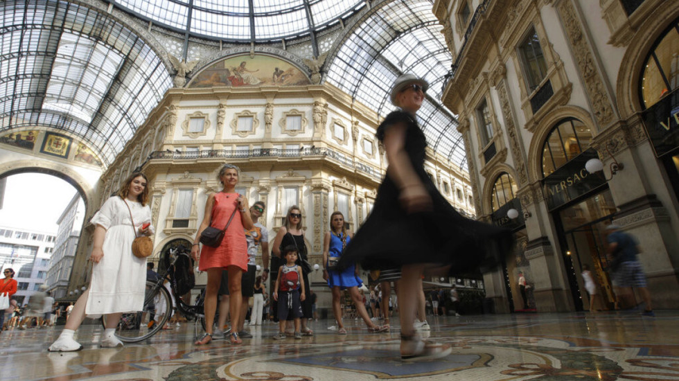 Milano restauron “testikujt” ku rrotullohen turistët për fat