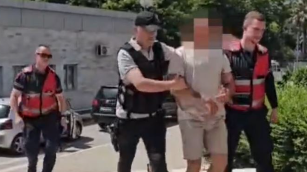 E morën peng në Vlorë dhe e dhunuan për 6000 euro, kapet bashkëpunëtori i tretë i grupit