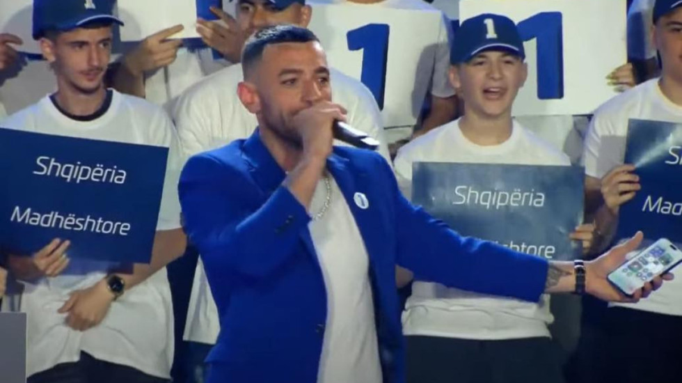 “Erdhi koha që rinia të ngrihet”, reperi Stresi kandidon për Këshillin Kombëtar të PD-së