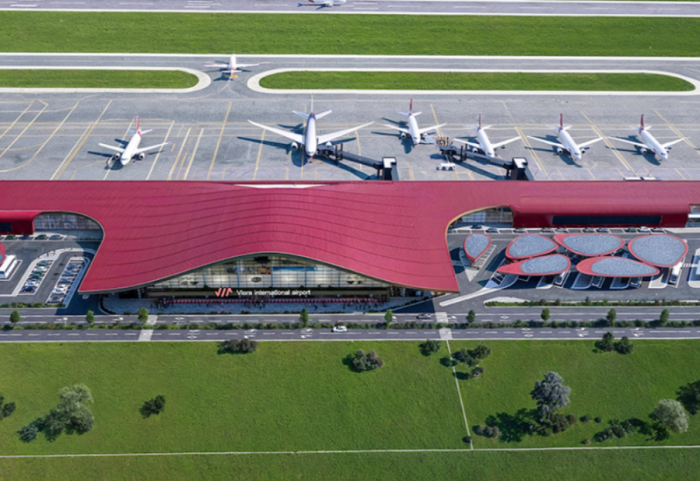Qeveria i vë kompanive “MABCO” dhe “2A”, 30 ditë afat për zhbllokimin e aeroportit të Vlorës