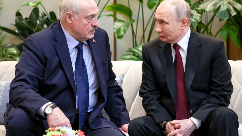 “Ti je i urti i fshtatit”, Lukashenko i kërkon Macron të takojë Putin: Meloni është grua, s’mund të flasë me Moskën