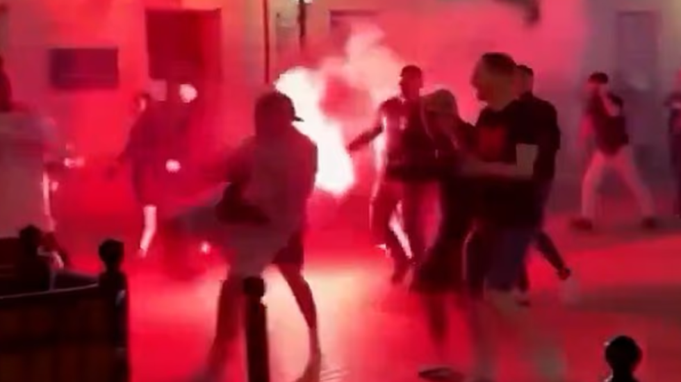VIDEO/ Përleshje mes tifozëve të Arsenalit dhe PSG-së para finales së Champions League