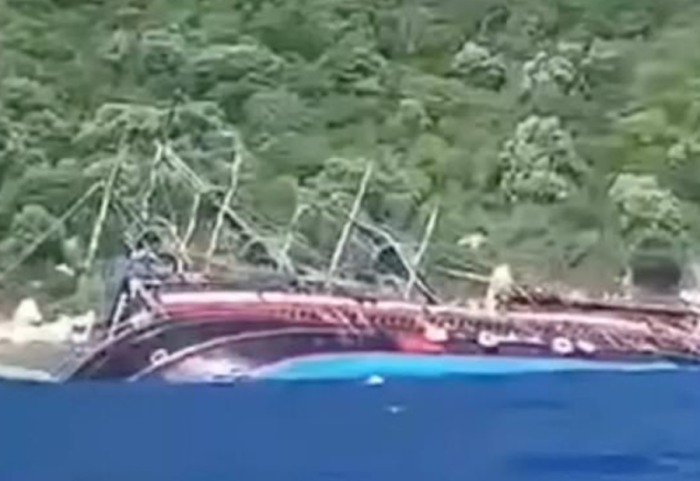 VIDEO/ “Po futej uji dhe u anua”, fundoset anija “pirate” me turistë