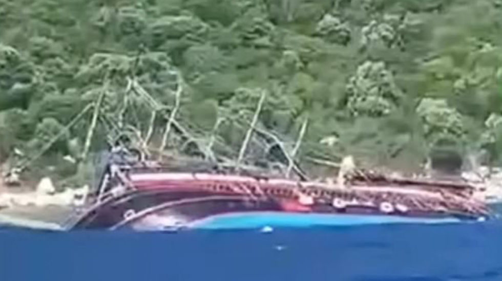 VIDEO/ “Po futej uji dhe u anua”, fundoset anija “pirate” me turistë