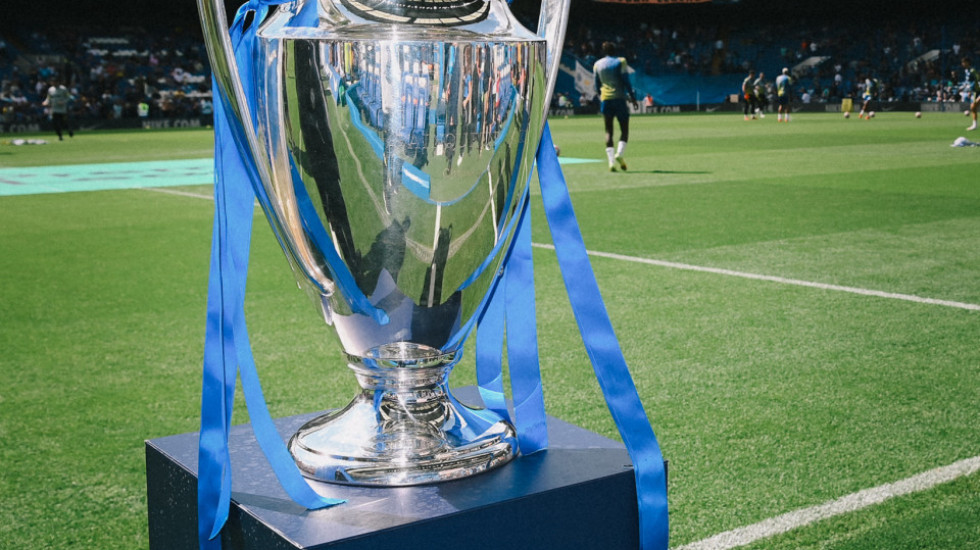 Chelsea “thumbon” Arsenalin pas finales së Champions: Ejani të vizitoni shtëpinë e trofeve të Londrës