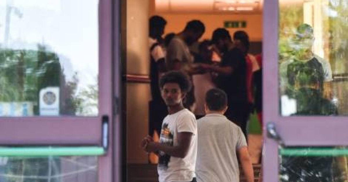 abuzim-me-fondet-per-emigrantet-u-perdoren-per-udhetime-dhe-mallra-luksi