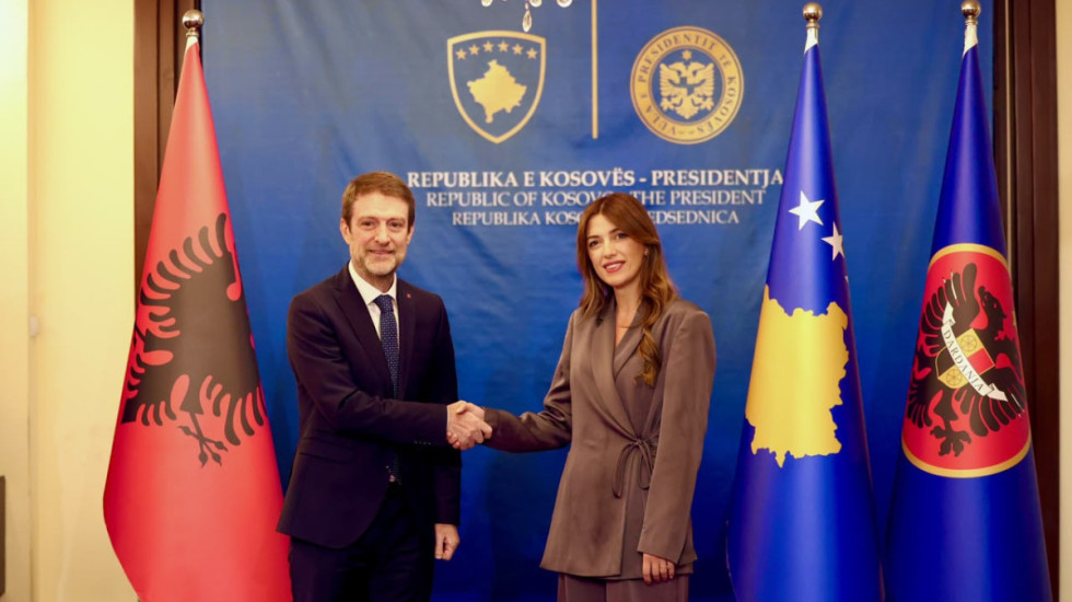 Hoxha me presidenten në detyrë të Kosovës, Albulena Haxhiu: Avancojmë interesat e përbashkëta