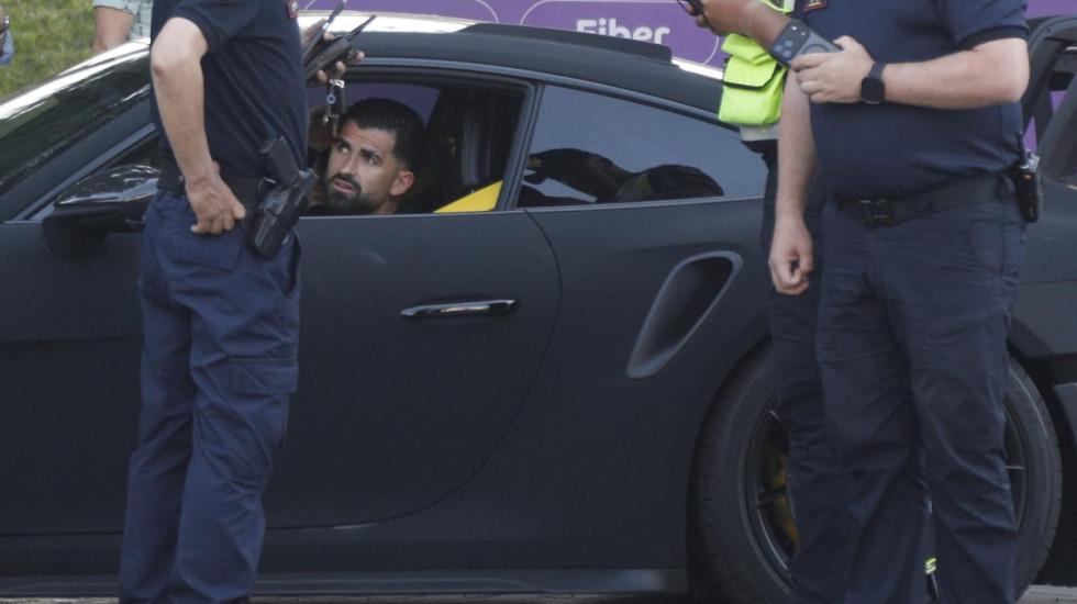 Ndotje akustike dhe shpejtësi në mes të Tiranës, gjobiten Elseid Hysaj dhe Taulant Seferi